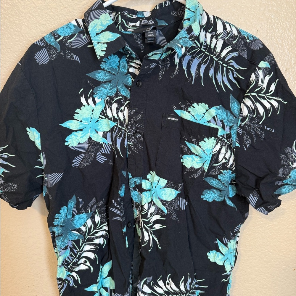 Volcom Black and Blue Casual Button Down Shirt